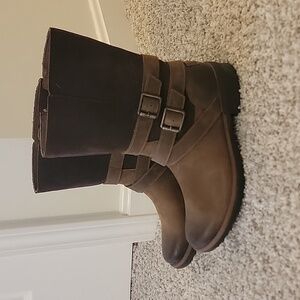 UGG Lorna Waterproof Boot - Size 7.5